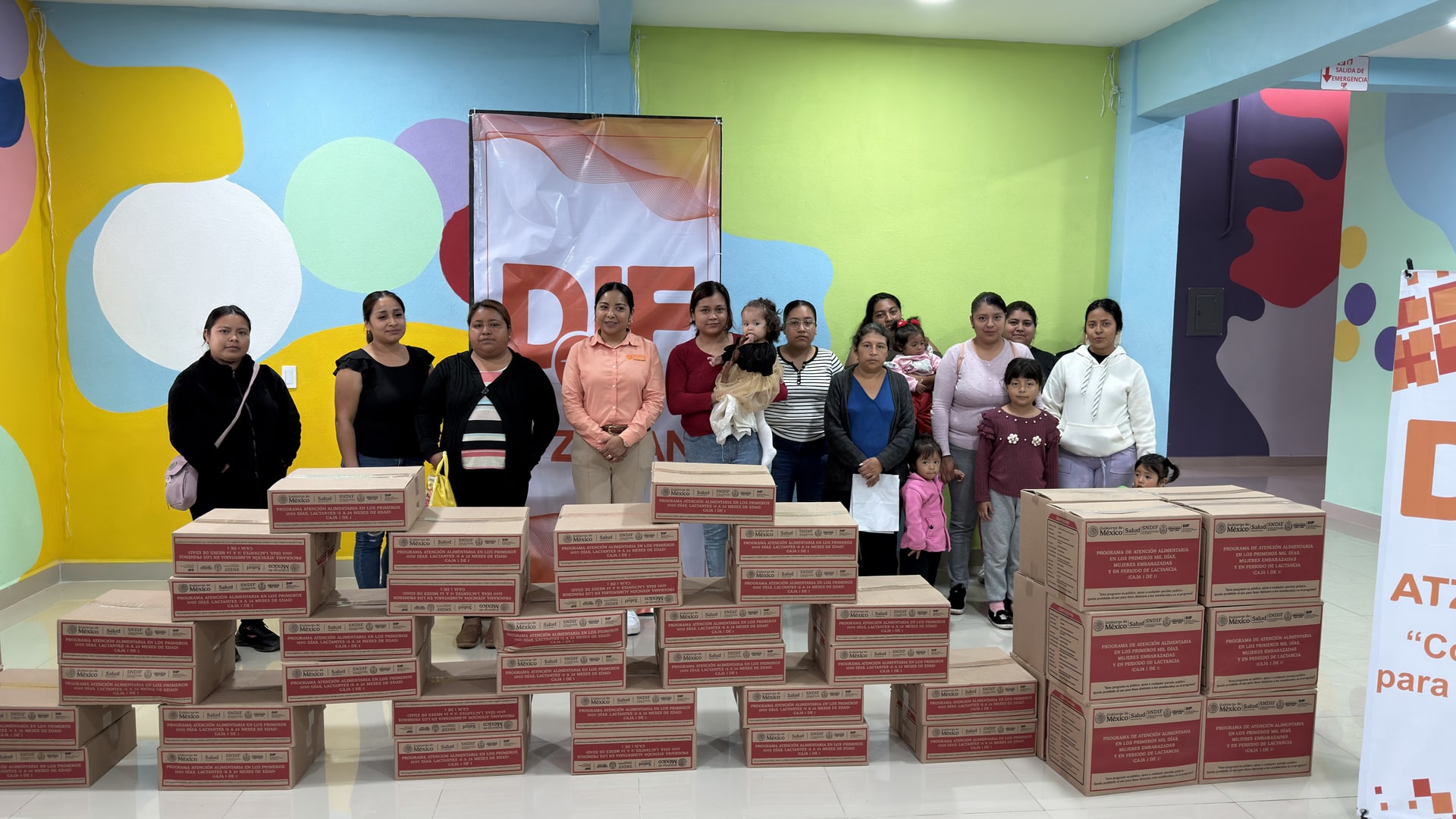 Entrega apoyos DIF